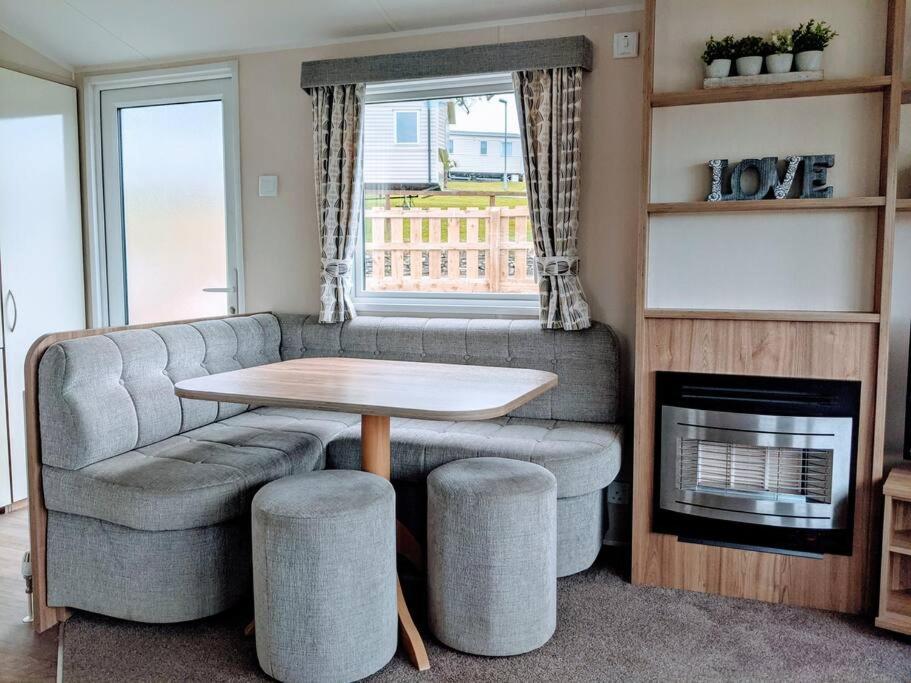 Large 4 Person Couples And Family Caravan In Newquay Bay Resort Eksteriør bilde