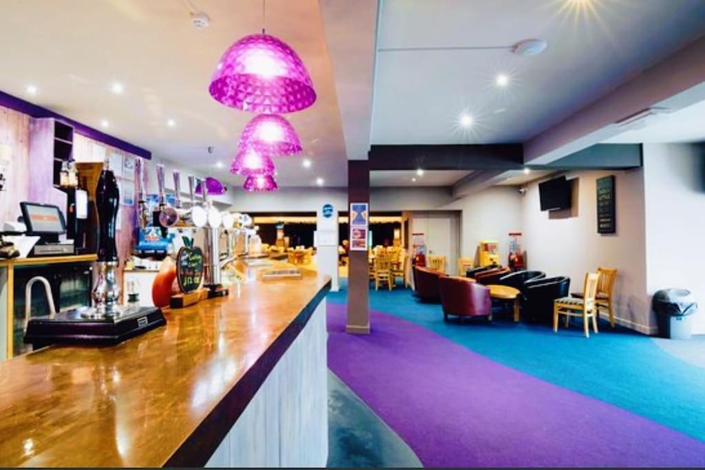 Large 4 Person Couples And Family Caravan In Newquay Bay Resort Eksteriør bilde