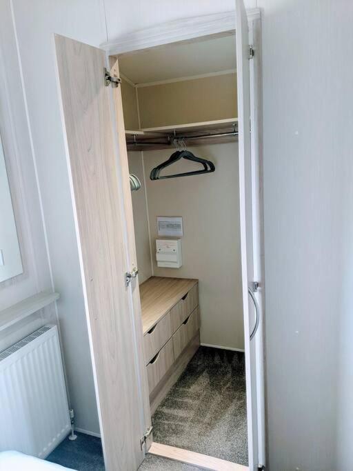 Large 4 Person Couples And Family Caravan In Newquay Bay Resort Eksteriør bilde