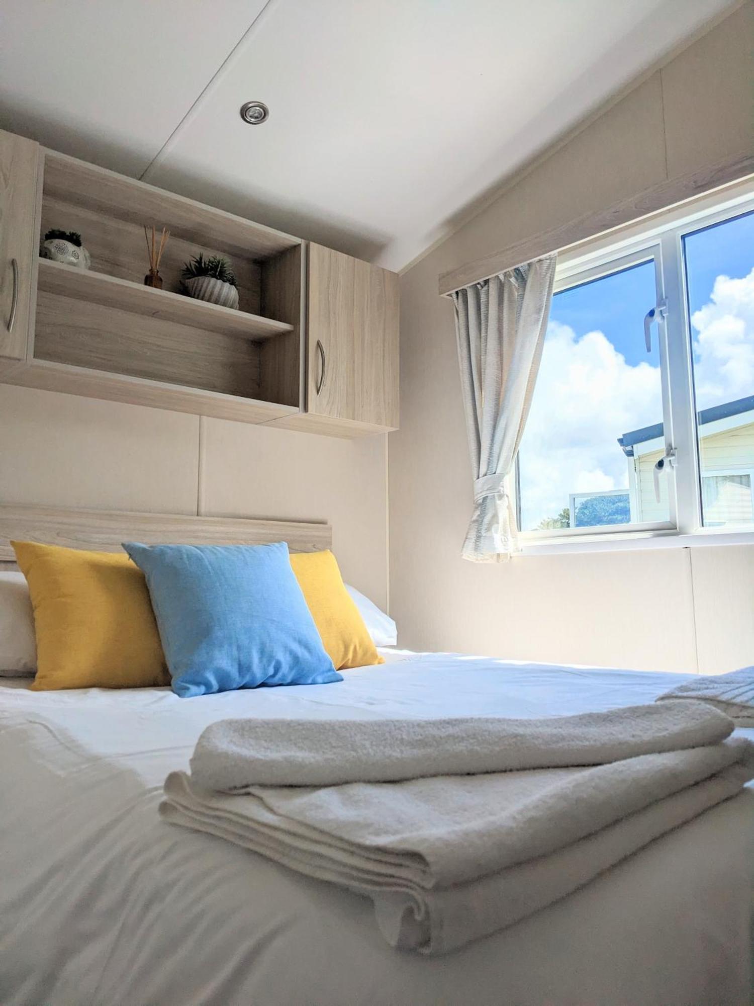 Large 4 Person Couples And Family Caravan In Newquay Bay Resort Eksteriør bilde